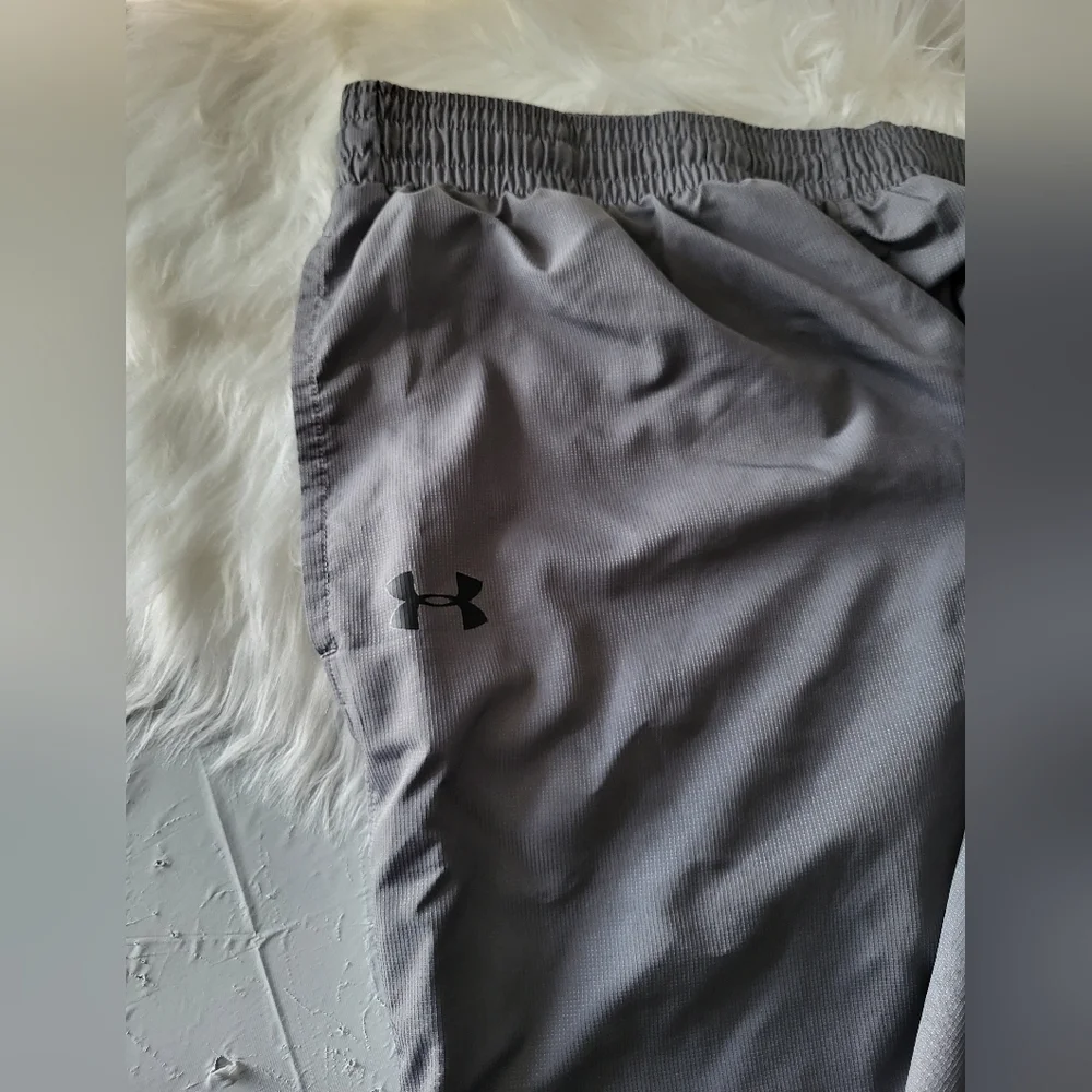 Under Armour Gray  Lightweight Joggers, Size 36. - Picture 5 of 6